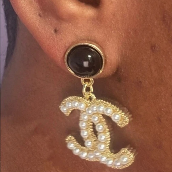 Chanel Gold and Black Earrings with Pearl Embellishments - Picture 4 of 5
